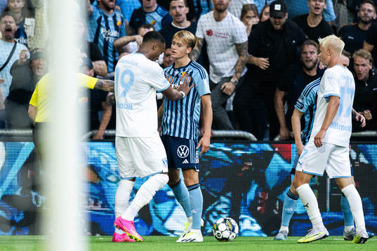 Malmö FFs Derek Cornelius och Djurgårdens Oskar Fallenius