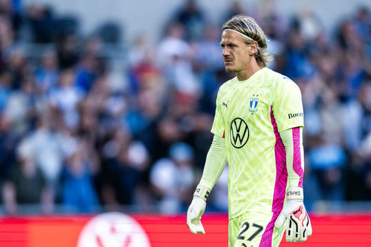 Malmö FFs målvakt Johan Dahlin deppar