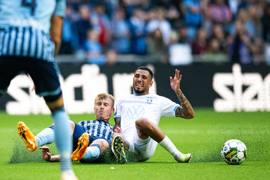 Djurgårdens Rasmus Schuller och Malmö FFs Sergio Pena