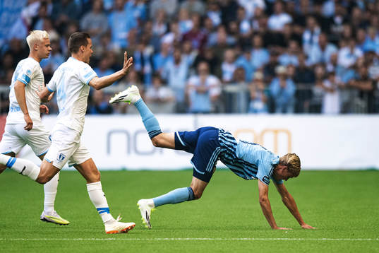 Malmö FFs Niklas Moisander och Djurgårdens Oskar Fallenius