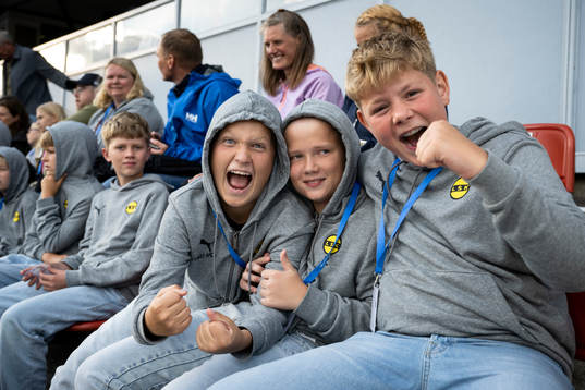 Norska killar på läktaren