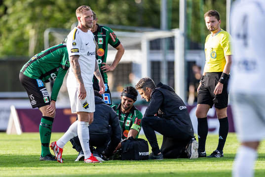 Varbergs Oliver Stanisic har ont