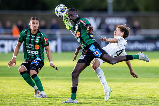 Varbergs Filipe Sisse och AIKs Taha Ayari