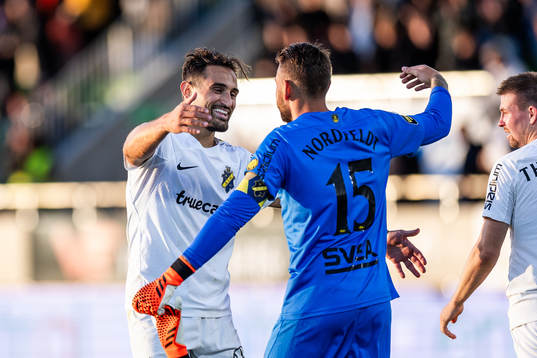 AIKs Sotirios Papagiannopoulos och målvakt Kristoffer