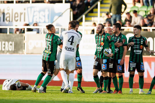 Tumult bland spelarna