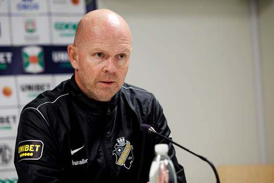 AIKs tränare Henning Berg på presskonferensen