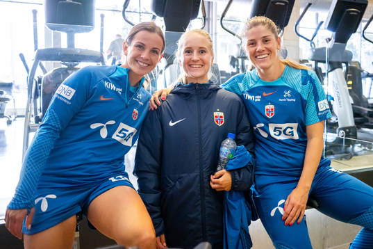 Tuva Hansen, Amalie Eikeland and Maren Mjelde of the