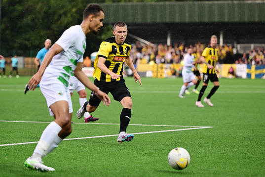 Josh Pask of The New Saints and Kristoffer Lund Hansen of