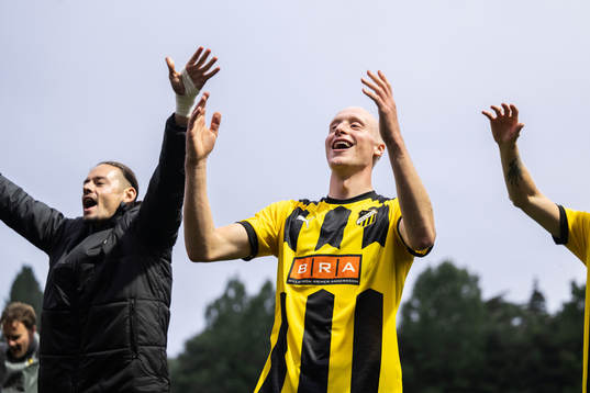 Valgeir Lunddal of BK Häcken celebrates