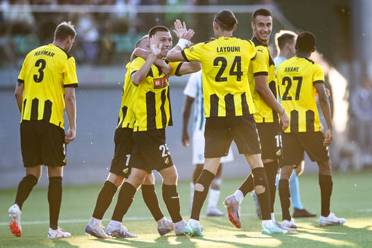 Srdjan Hrstic of Häcken celebrates with team