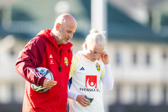 Assistant coach Magnus Wikman and Anna Sandberg of the