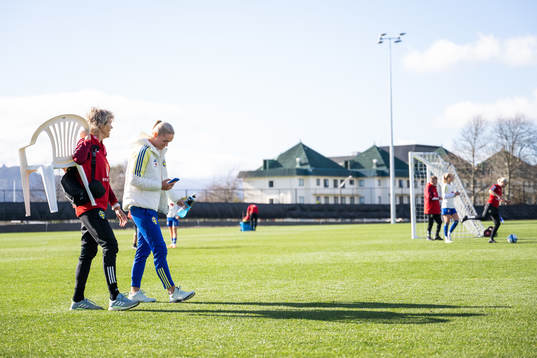 Physio Kristina Forsblom and Hanna Lundkvist of the Swedish