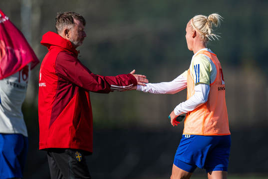 Head coach Peter Gerhardsson and Caroline Seger of the