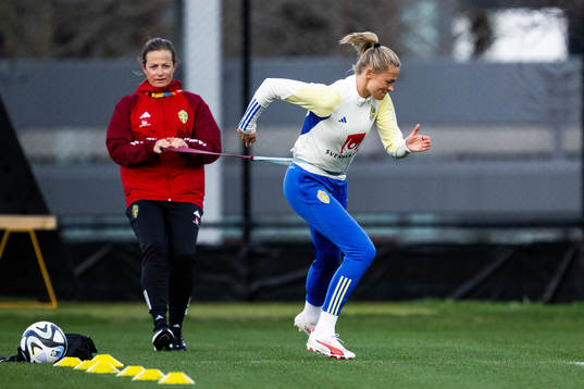 Physio Jenny Larsson and Fridolina Rolfö of the Swedish