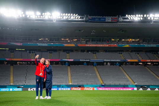 Caroline Graham Hansen and Maren Mjelde of the Norwegian