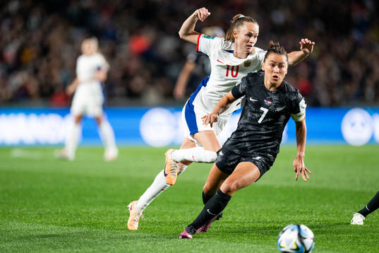 Caroline Graham Hansen of Norway and Ali Riley of New