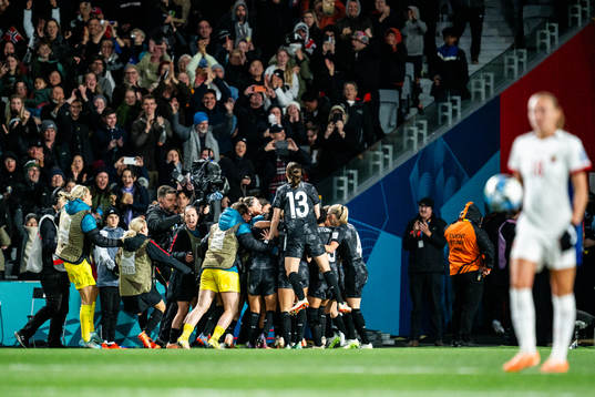Hannah Wilkinson of New Zealand celebrates with team