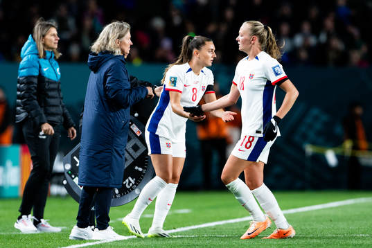 Head coach Hege Riise, Vilde Bøe Risa and Frida Maanum of