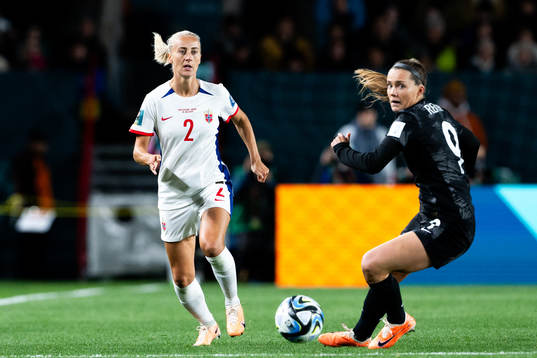 Anja Sønstevold of Norway and Gabi Rennie of New Zealand