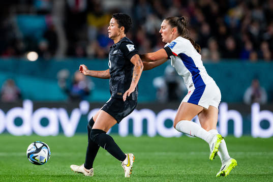 Malia Steinmetz of New Zealand and Vilde Bøe Risa of Norway