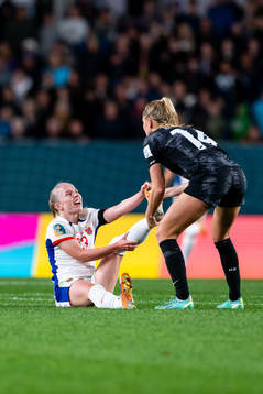 Thea Bjelde of Norway and Katie Bowen of New Zealand