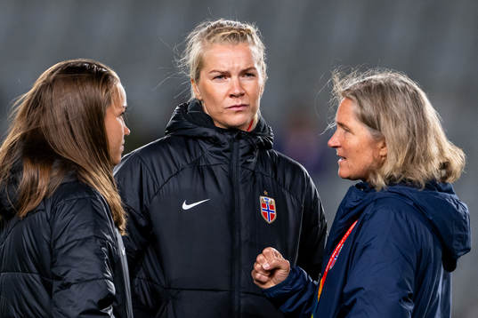 Guro Reiten, Ada Hegerberg and Hege Riise, head coach of