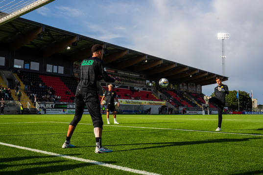 Hammarbys målvakt Oliver Dovin och målvakt Davor Blazevic