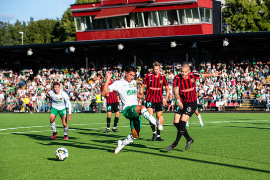 Hammarbys Jusef Erabi och Brommapojkarnas Amadeus Sögaard
