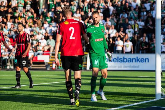 Brommapojkarnas Torbjörn Lysaker Heggem och målvakt Lucas