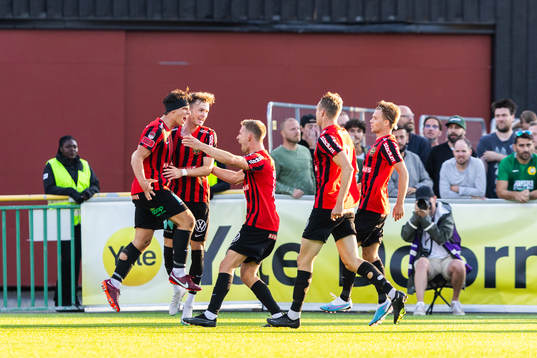 Brommapojkarnas Kevin Ackermann jublar