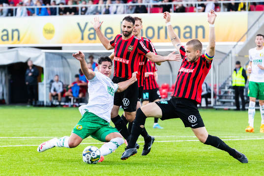 Brommapojkarnas André Calisir och Amadeus Sögaard mot