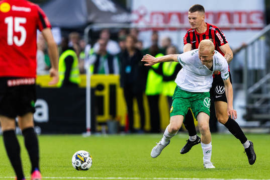 Hammarbys Marcus Rafferty och Brommapojkarnas Samuel Kroon