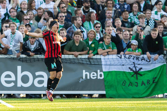 Brommapojkarnas Kevin Ackermann jublar