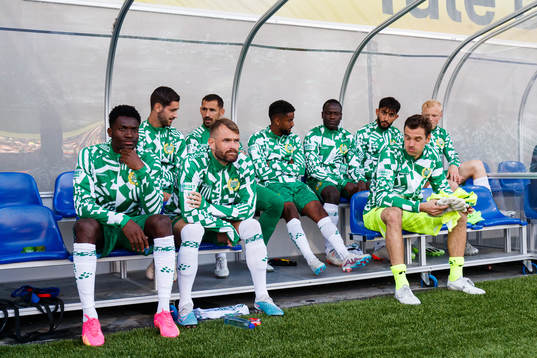 Hammarbys avbytare innan fotbollsmatchen i Allsvenskan