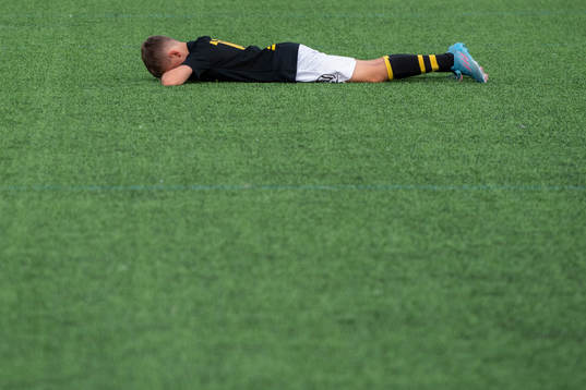 En spelare i AIK B12 deppar