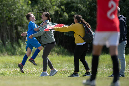 En spelare i Legacy Academy jublar