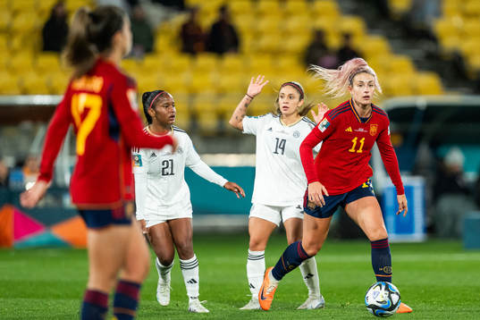 Sheika Scott and Priscilla Chinchilla against Alexia