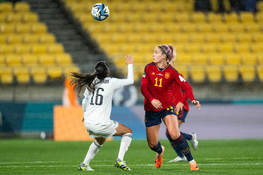 Katherine Alvarado of Costa Rica and Alexia Putellas of