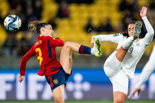 Esther Gonzalez of Spain scores 3-0 next to Mariana