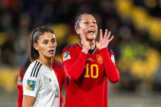 Fabiola Villalobos of Costa Rica and Jennifer Hermoso of
