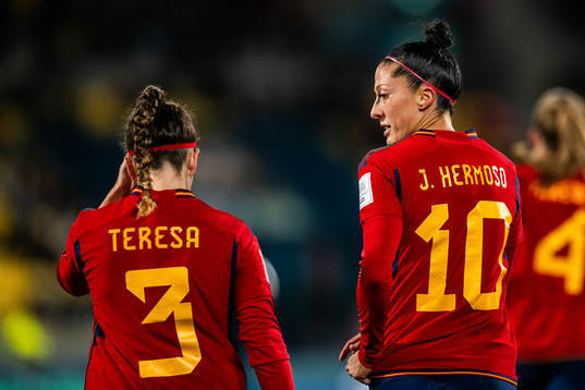 Teresa Abelleira and Jennifer Hermoso of Spain
