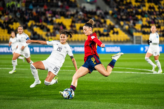Fabiola Villalobos of Costa Rica and Esther Gonzalez of