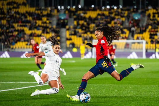 Fabiola Villalobos of Costa Rica and Salma Paralluelo of