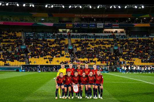 The starting eleven of Spain pose for a photo