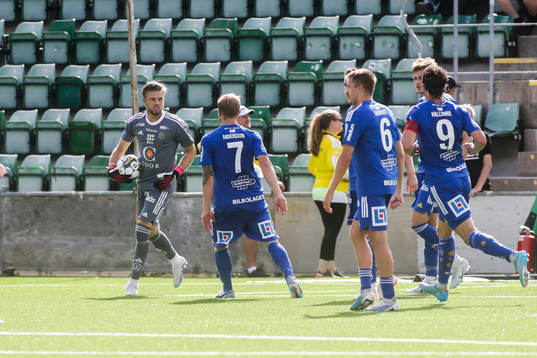 GIF Sundsvalls målvakt Oscar Jonsson jublar