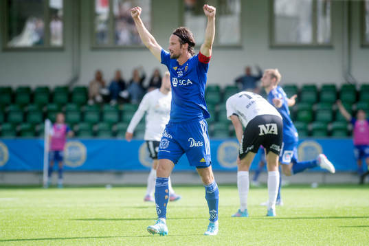 GIF Sundsvalls Linus Hallenius jublar