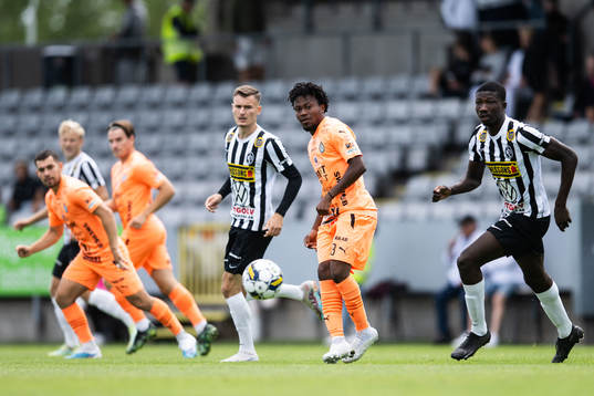 AFC Eskilstunas Abdul-Halik Hudu mot Landskronas Robin