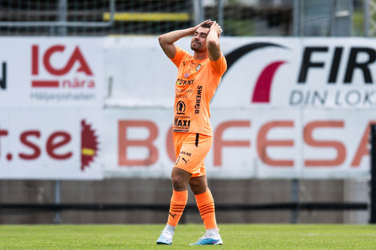 AFC Eskilstunas David Marcelo Palomino deppar