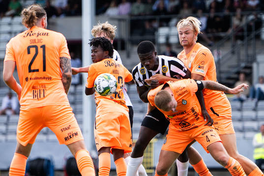 Landskronas Ousmane Diawara och AFC Eskilstunas Jesper Modig