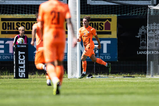 AFC Eskilstunas Oskar Lindberg jublar